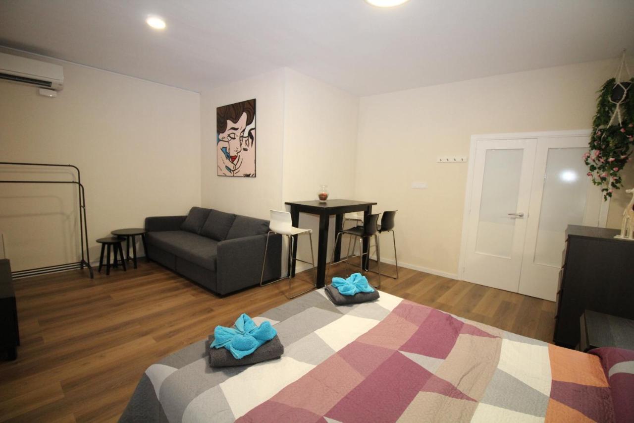 Urgel Habitaciones Barcelona Exterior photo
