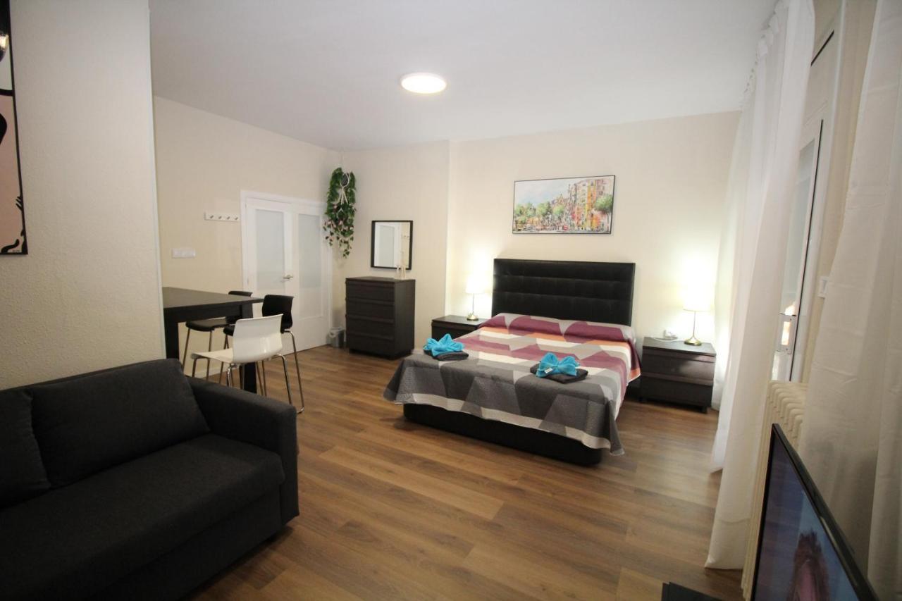 Urgel Habitaciones Barcelona Exterior photo