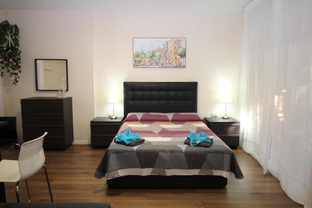 Urgel Habitaciones Barcelona Exterior photo