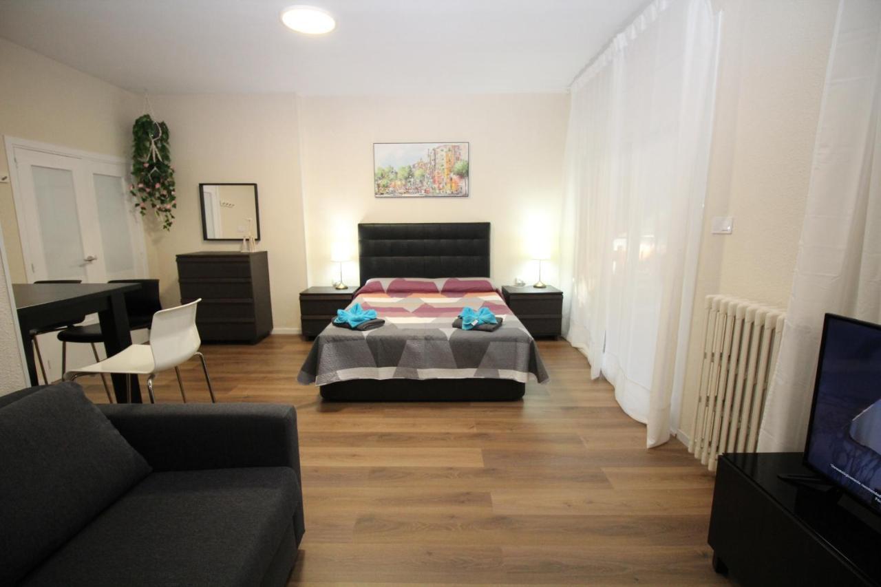 Urgel Habitaciones Barcelona Exterior photo